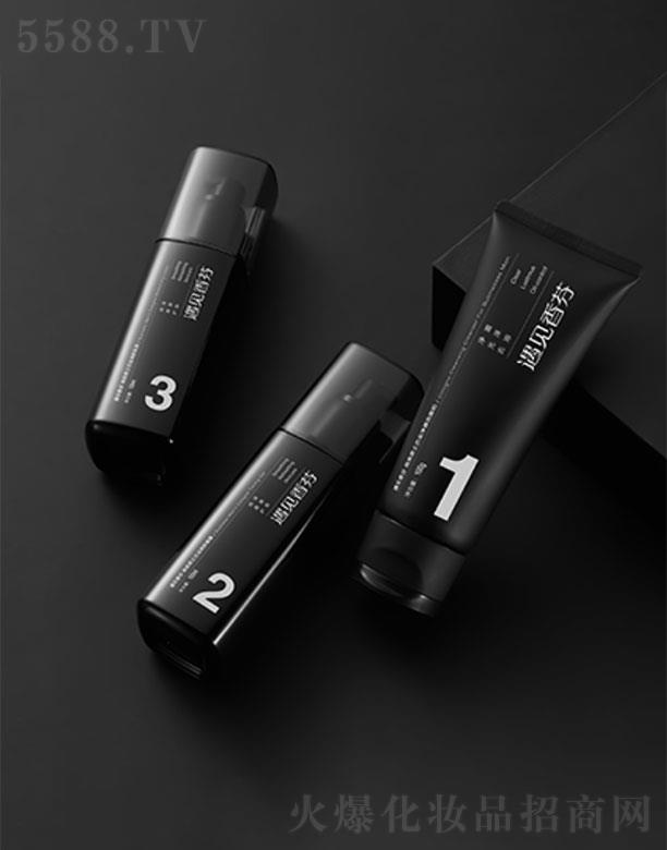 �W行�(sh��)�I(y��)(�Ϻ�)���޹�˾����Ҋ�����ʿˬ�wˮ��¶���b