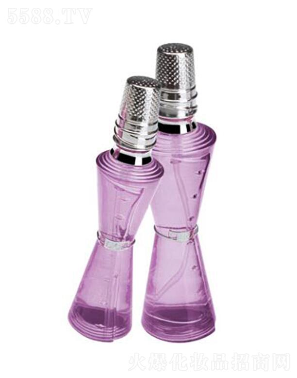 ��˹������Ů��ˮ